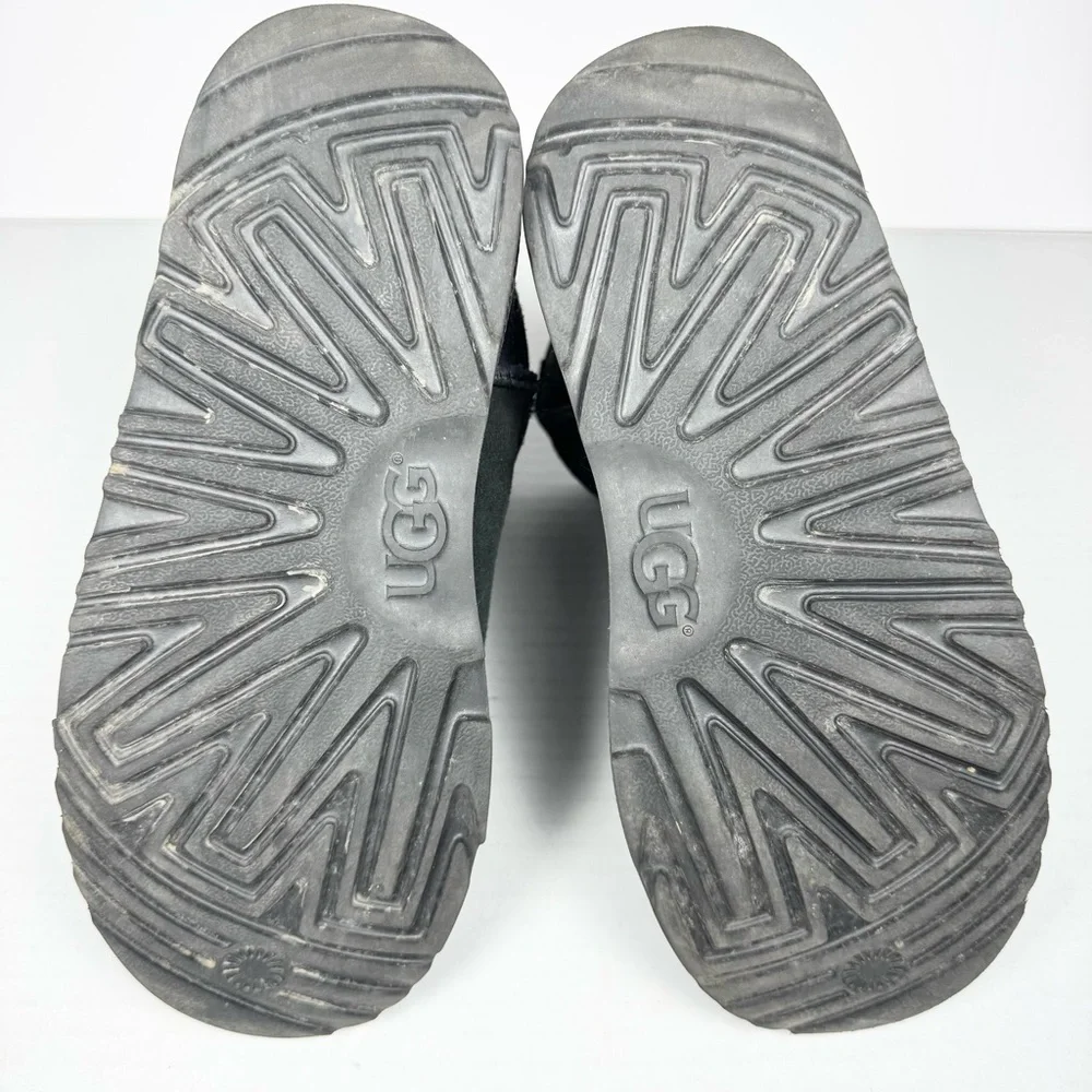 UGG Classic Short II Boots Black Suede Sz 5Y/W7